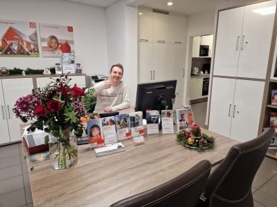 Daniel am Schreibtisch