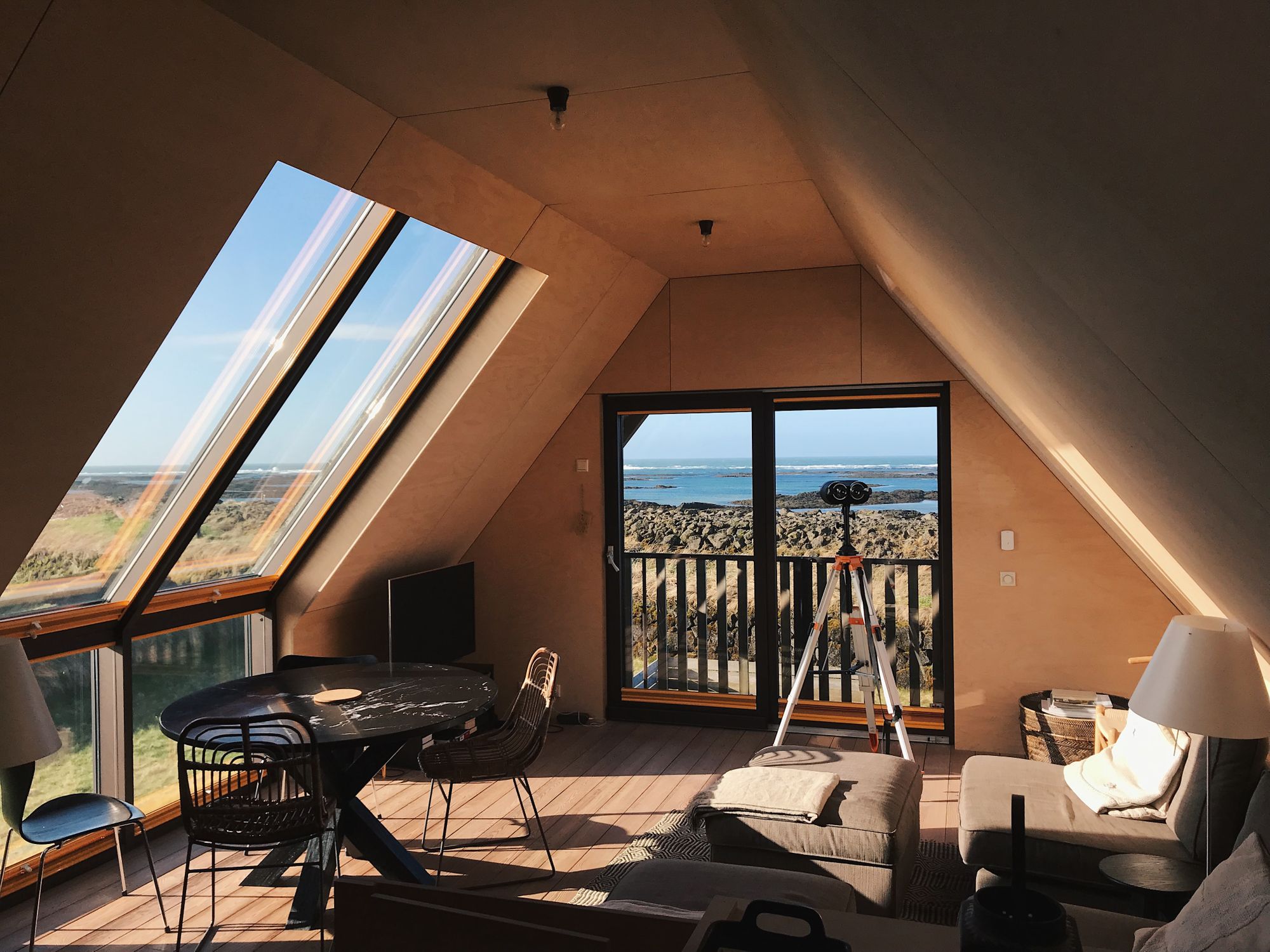 冰島住宿｜歡迎來我家坐在沙發追極光