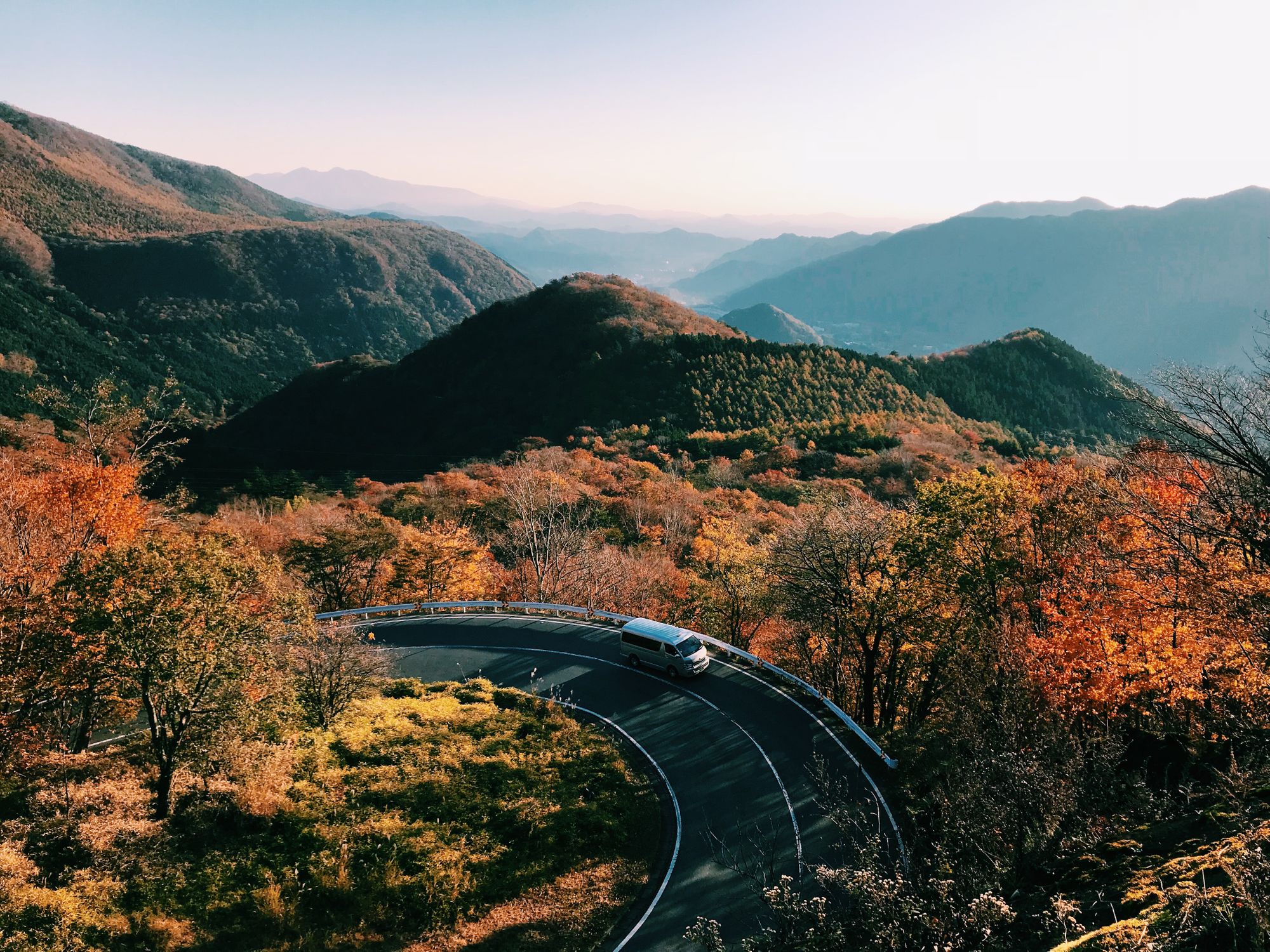 栃木日光｜いろは坂 晚秋楓葉的尾巴