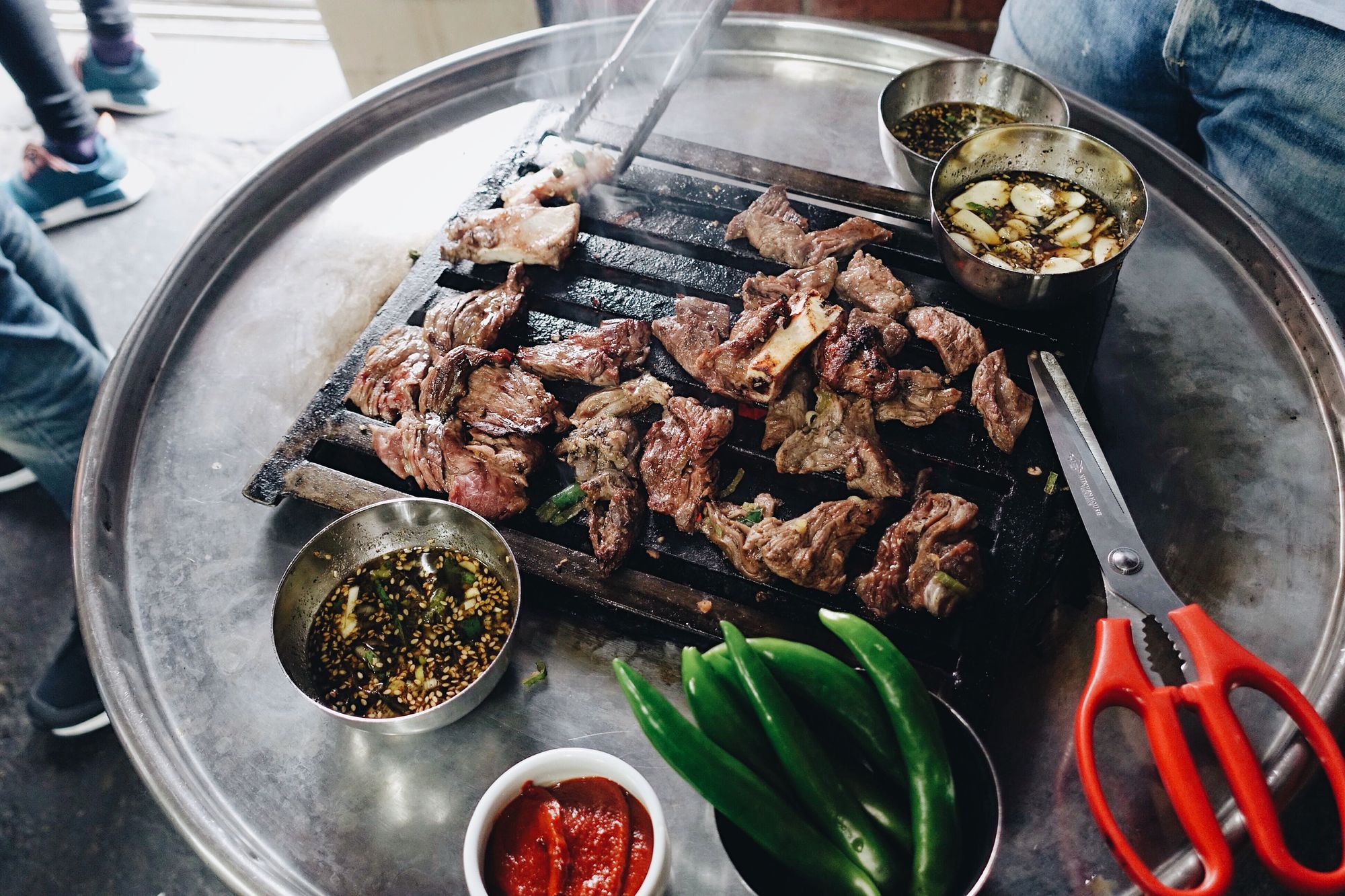 首爾｜樂趣百分百，新村站著吃烤肉