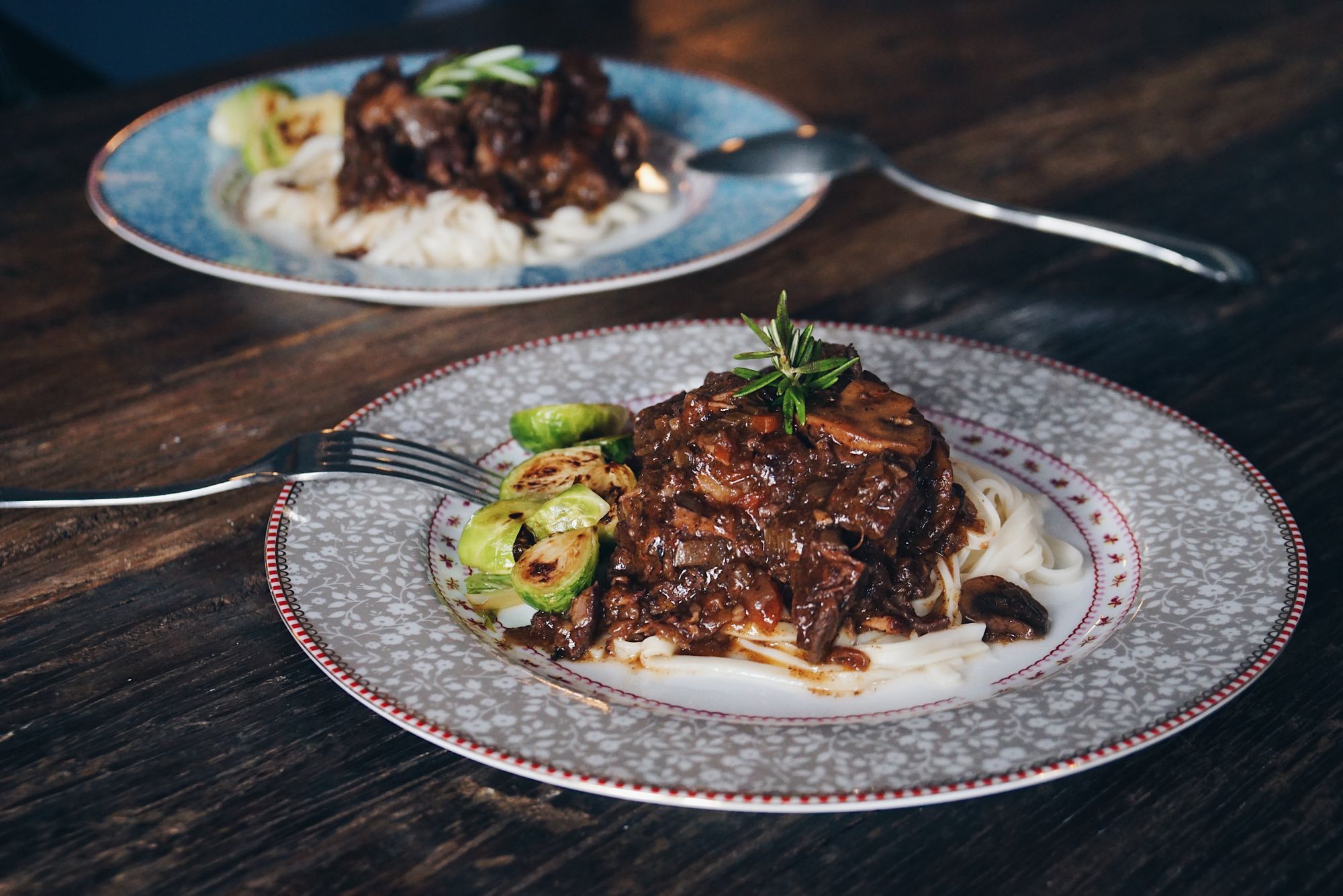 冰島吃什麼｜自炊。紅酒燉羊膝