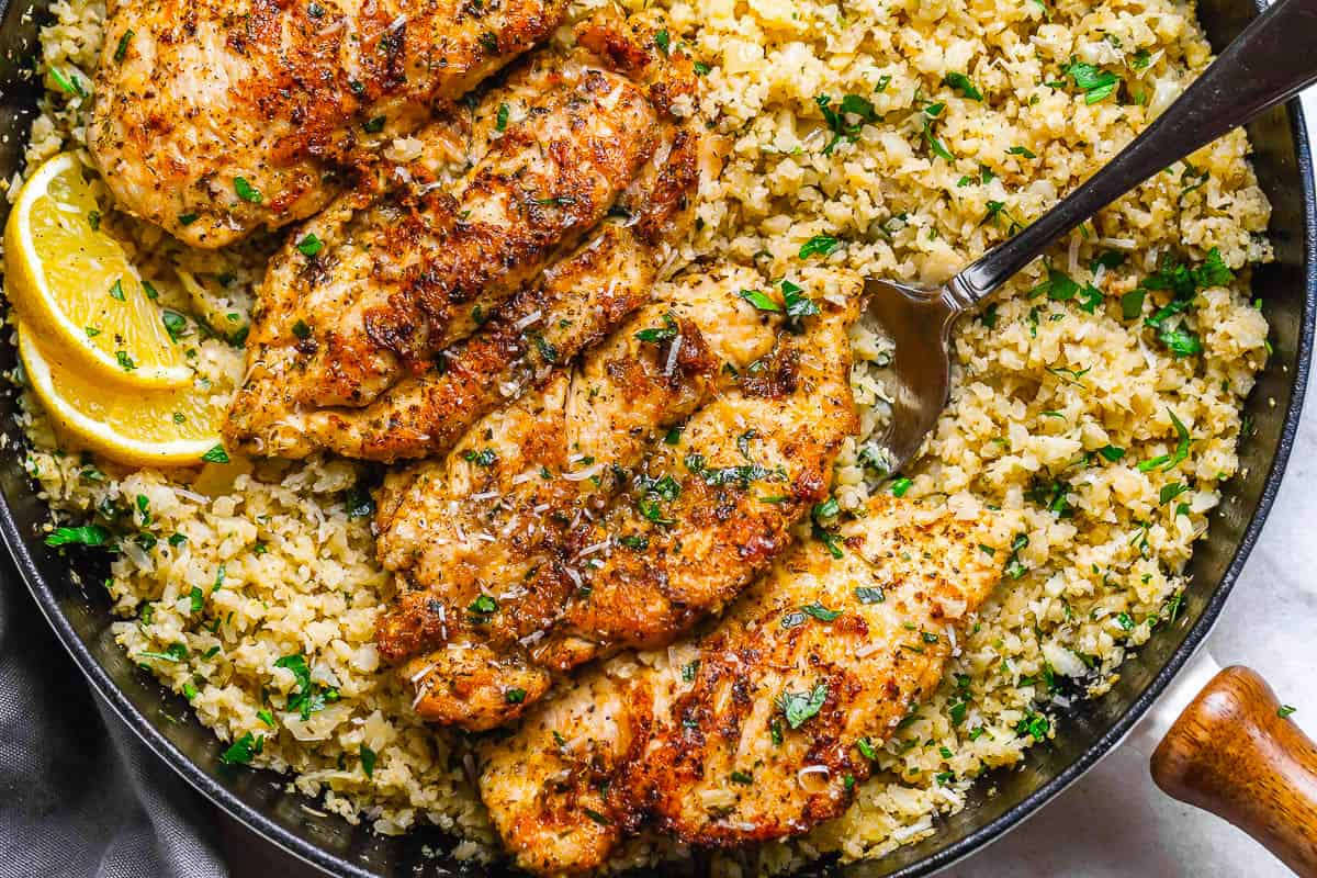 15-Minute Garlic Butter Chicken with Parmesan Cauliflower Rice | wwsrecipes