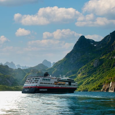 Knitting under the Midnight Sun