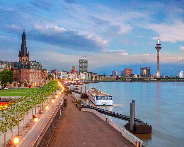Oppdag Dsseldorf, Tyskland (F, L, M)