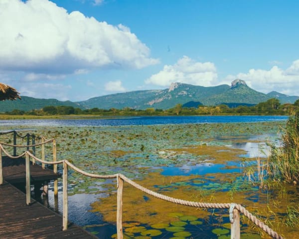B�ttur p� Jozini innsj�en/ankomst safari lodge (F, L, M)