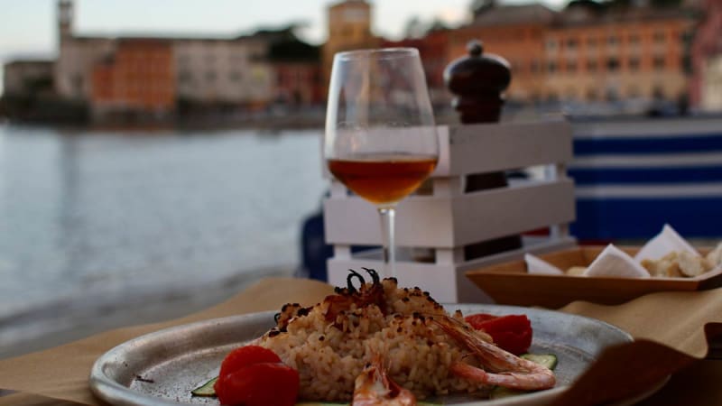 Godt voksne p� tur i naturen