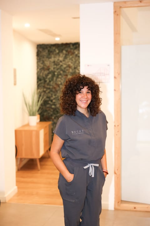 Retrato de Raquel Álvarez, Atención al paciente en Bocus Clínica Dental