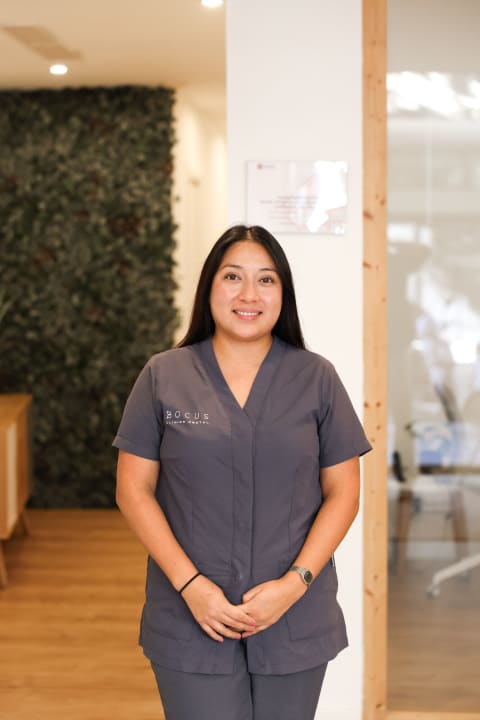 Retrato de Mayra Quevedo, Higienista Dental en Bocus Clínica Dental
