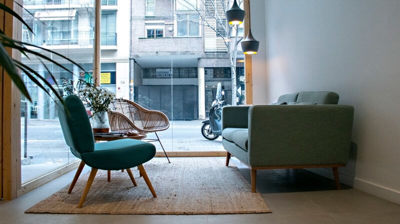 Foto de sala de estar de Barcelona. Vista desde adentro