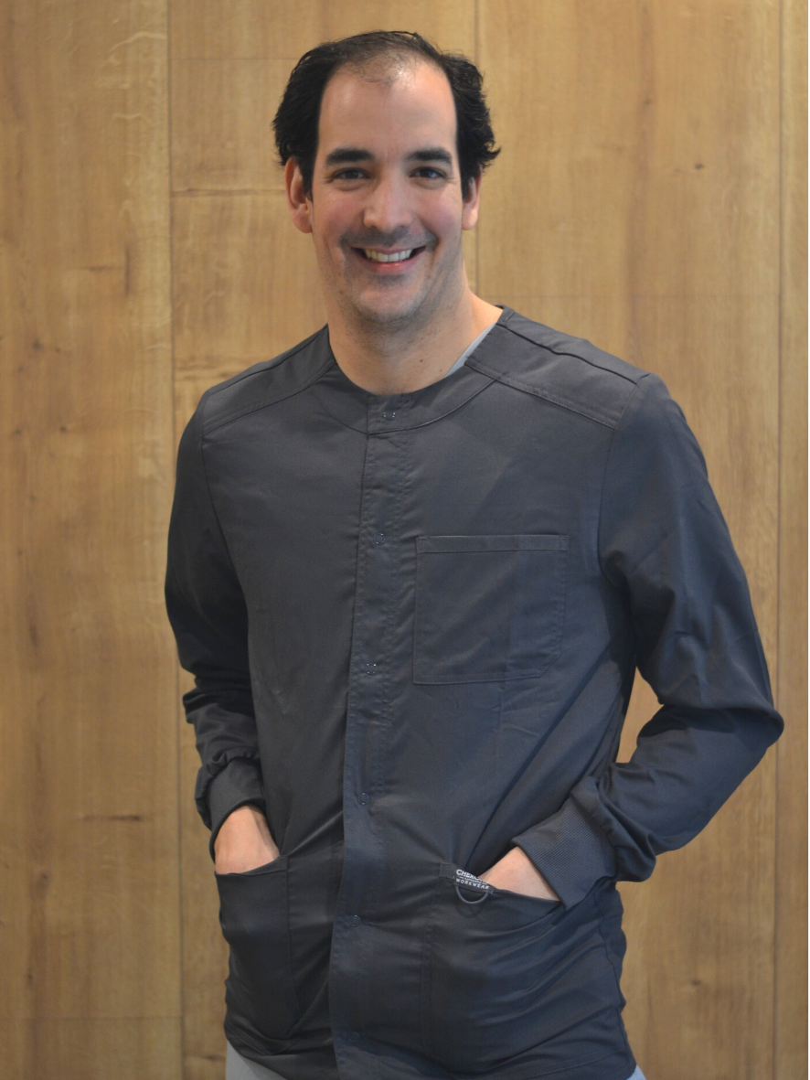 Miembro de clínica dental Eduardo Ucar