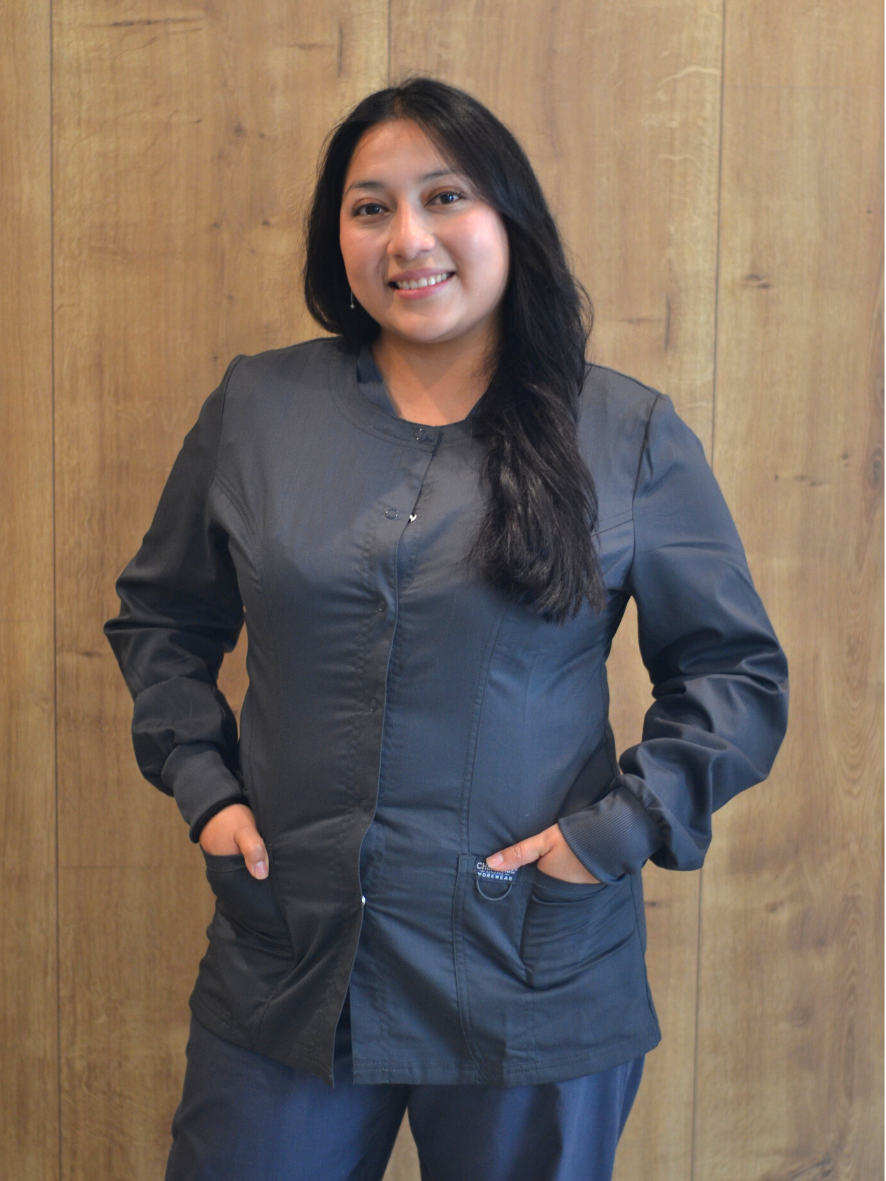 Miembro de clínica dental Mayra Quevedo