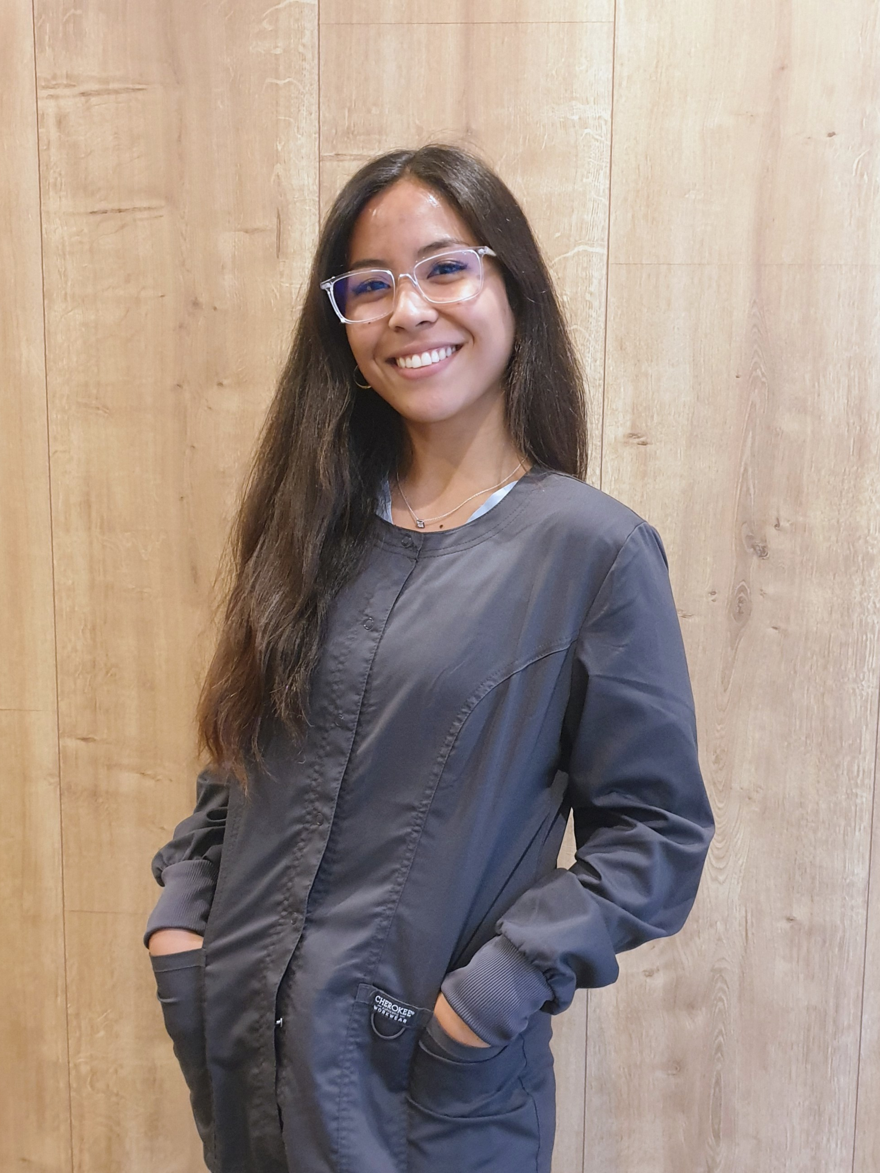 Miembro de clínica dental Catherine Delmo