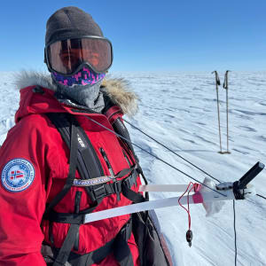 Monet Izabeth Eliastam forsøker å bli første amerikanske kvinne som går på ski alene og uten støtte til Sydpolen
