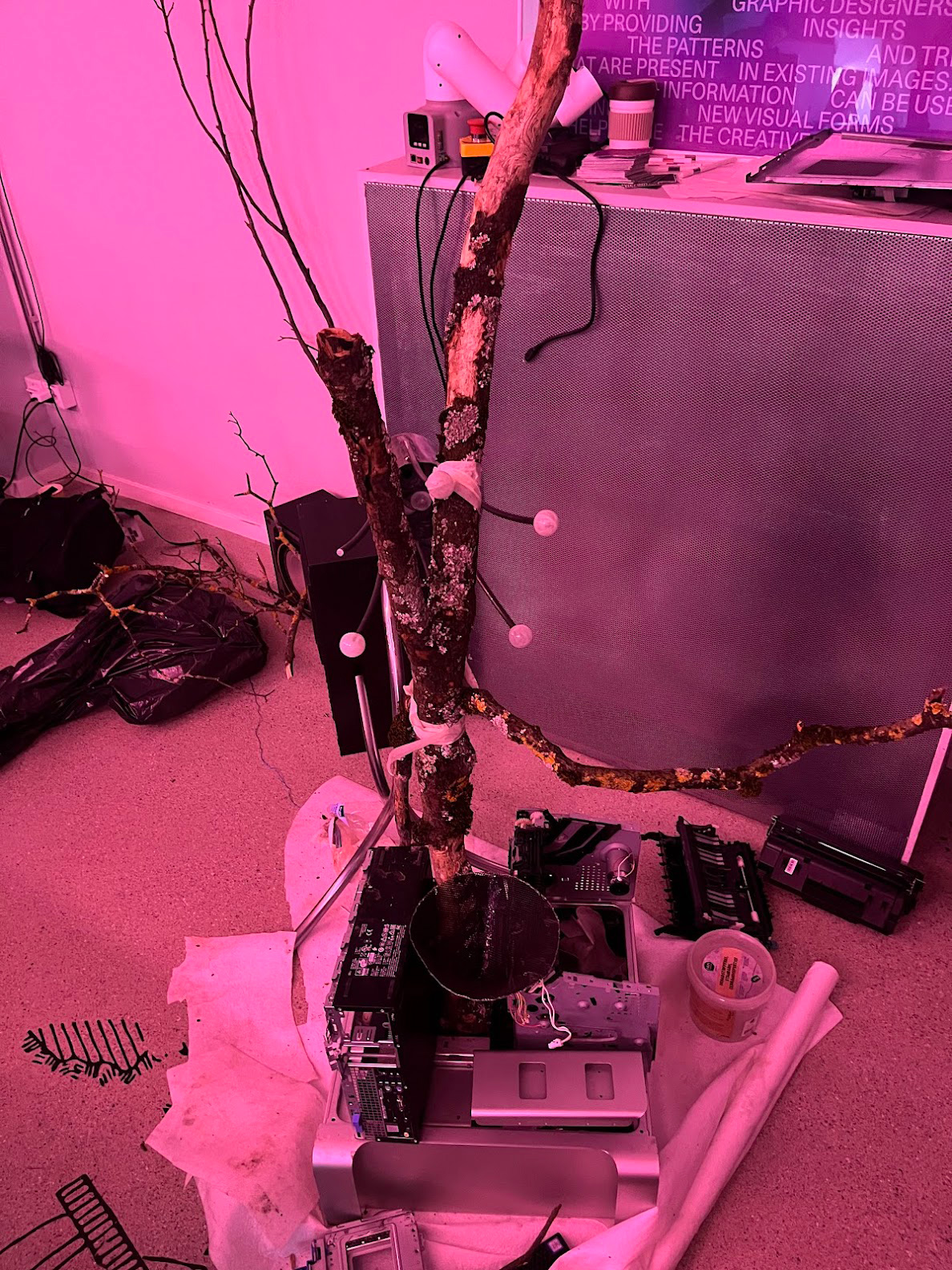 E-waste e-waste TRONs: building low-tech videogames and controllers — slide 1, image 2