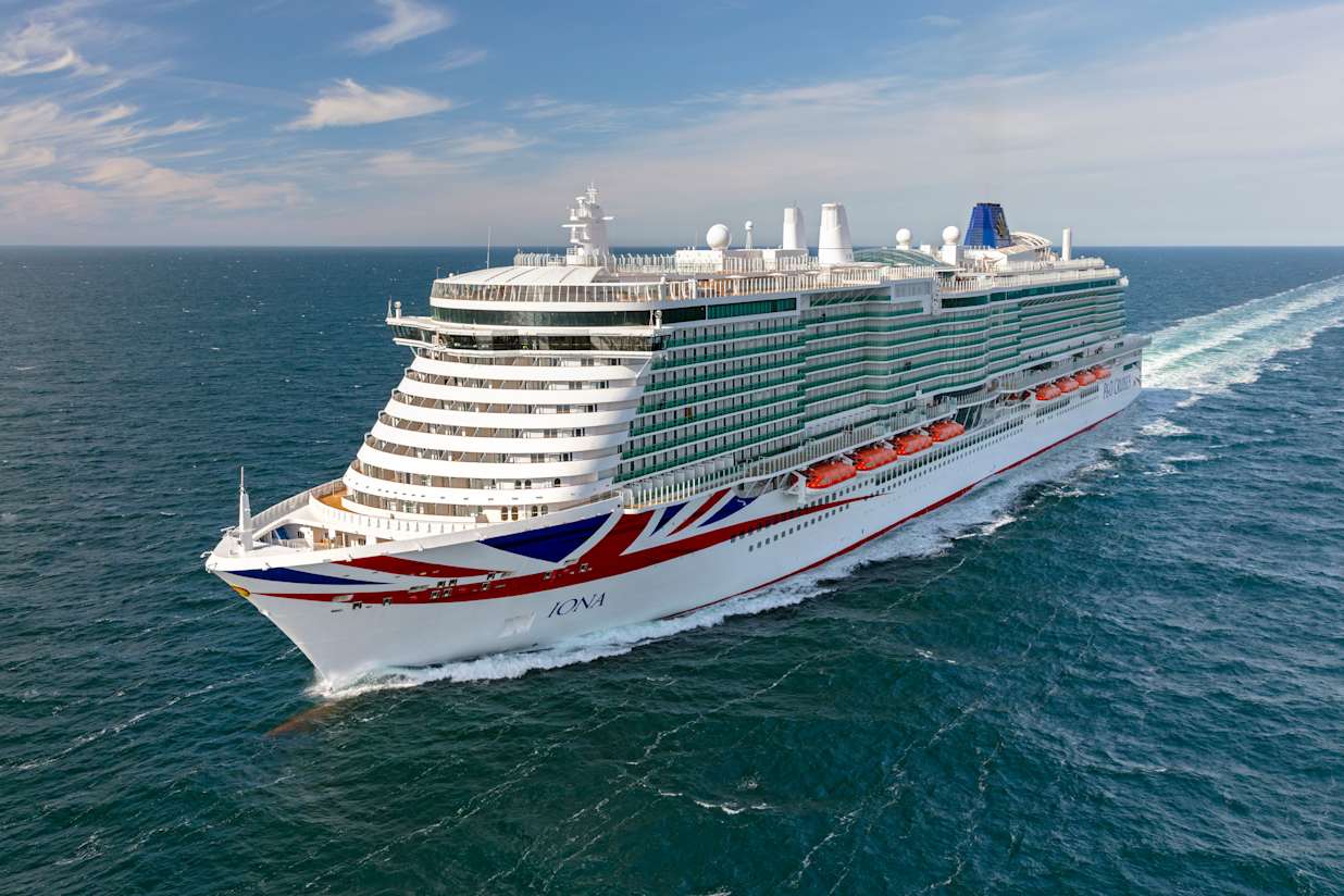 P&O Iona sailing at sea