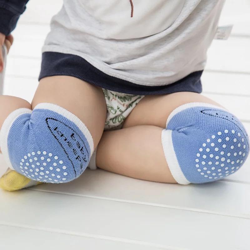 Baby knee high socks for crawling discount