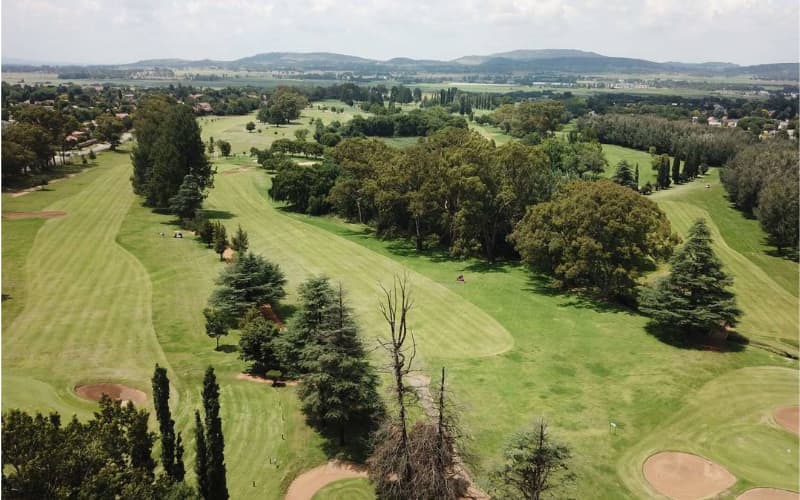 SOUTH DOWNS GOLF COURSE: 4 Ball Deal for just R719,99!