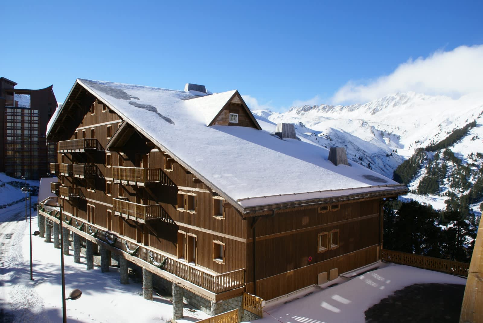 CHALET ALTITUDE Les Arcs 2000, France - 7 Nights in a Luxury Apartment+ Ski passes from only R7 532 (low season) up to R18 160 pps (high season)!