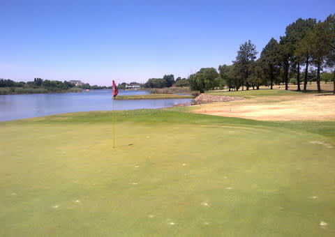 The LAKE CLUB BENONI: 2-Ball deal for only R409,99!