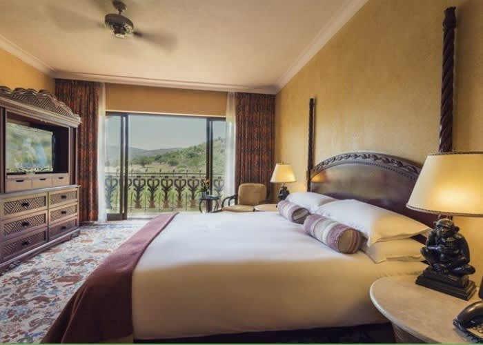 Best Available Rates at SUN CITY - THE PALACE OF THE LOST CITY: 1 Night Stay for 2 in a Luxury Twin room + Breakfast + Access to Valley of the Waves FROM R7 145 Per Night!