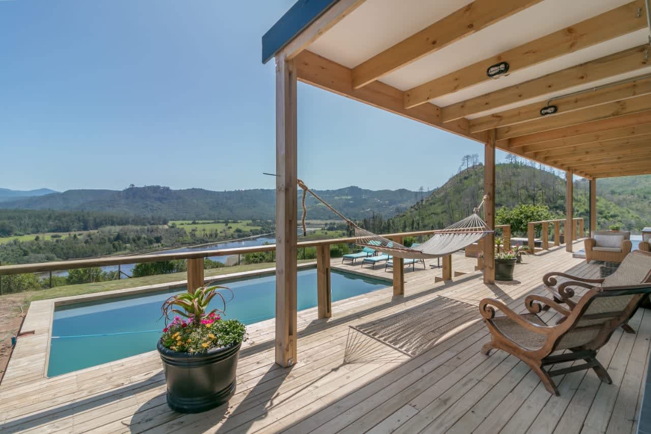 Cloud 9 Estate: Luxury stay for up to 12 people in a 6 en- suite bedroom Manor House!
