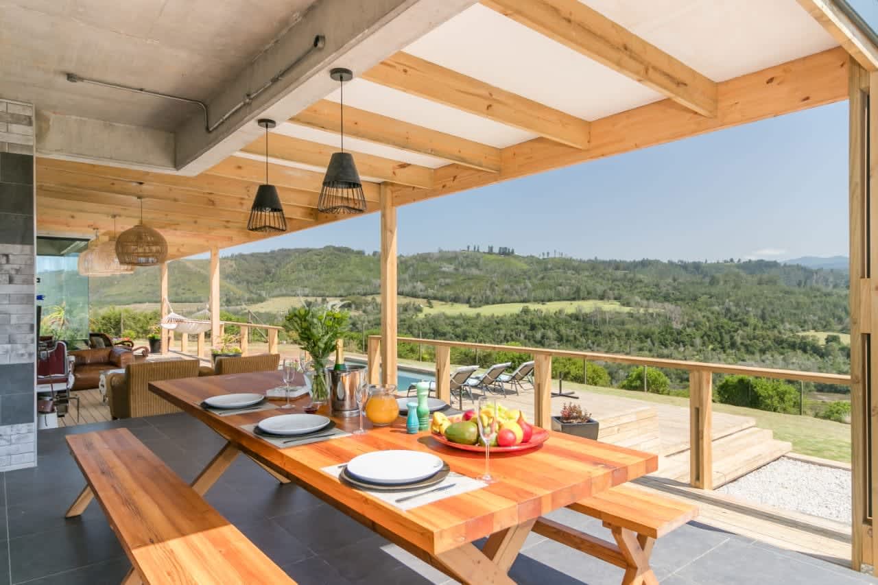Cloud 9 Estate: Luxury stay for up to 12 people in a 6 en- suite bedroom Manor House!