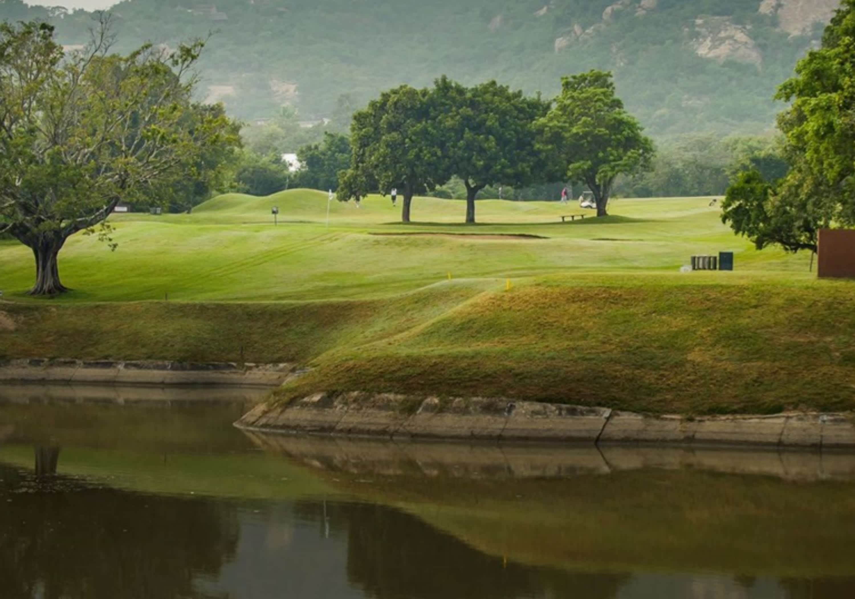 White River Golf Tour: 3 Nights Self-Catering Stay for 8 people + 1 Round at White River + 1 round at Skukuza + Shared Cart!