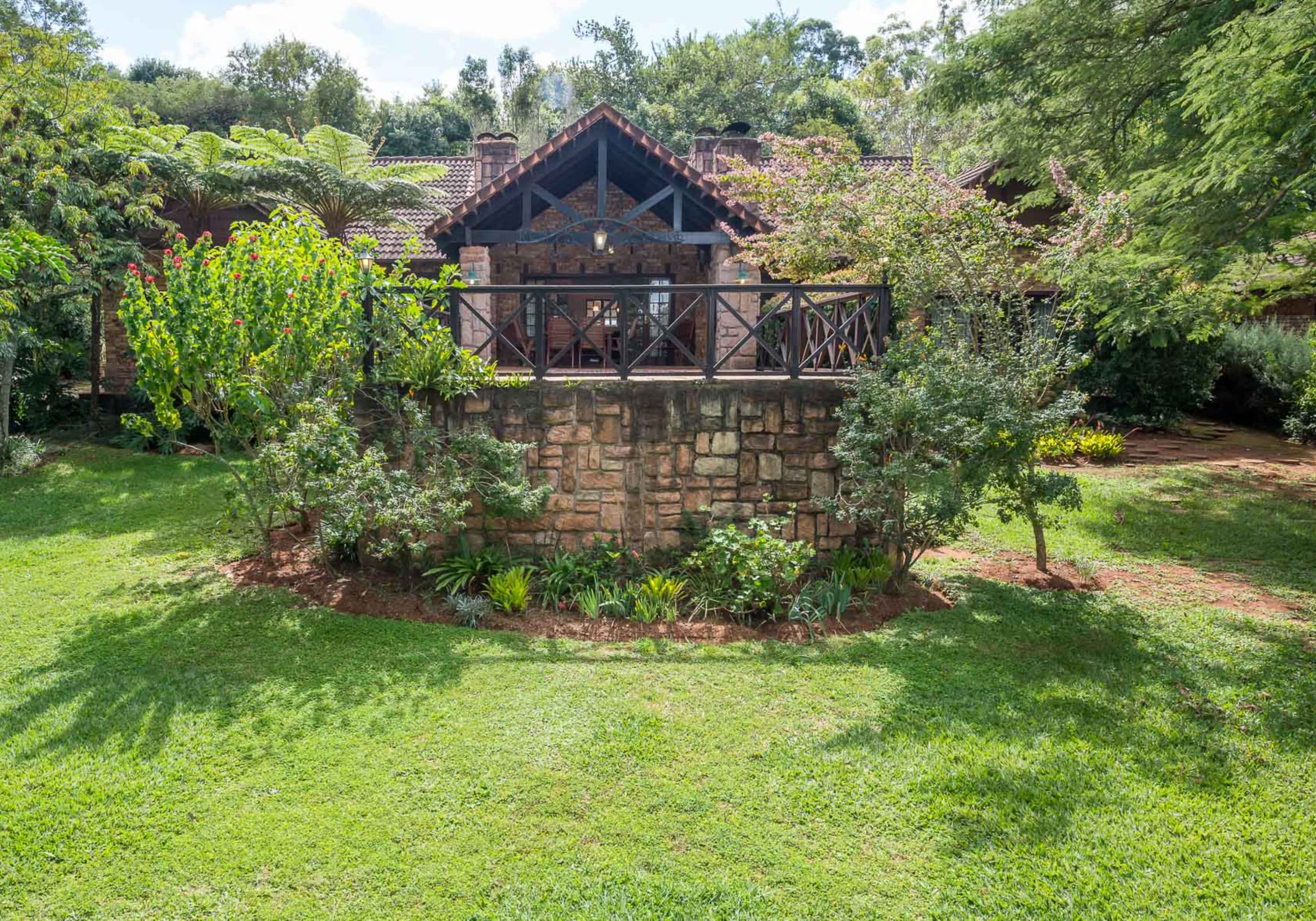 White River Golf Tour: 3 Nights Self-Catering Stay for 8 people + 1 Round at White River + 1 round at Skukuza + Shared Cart!