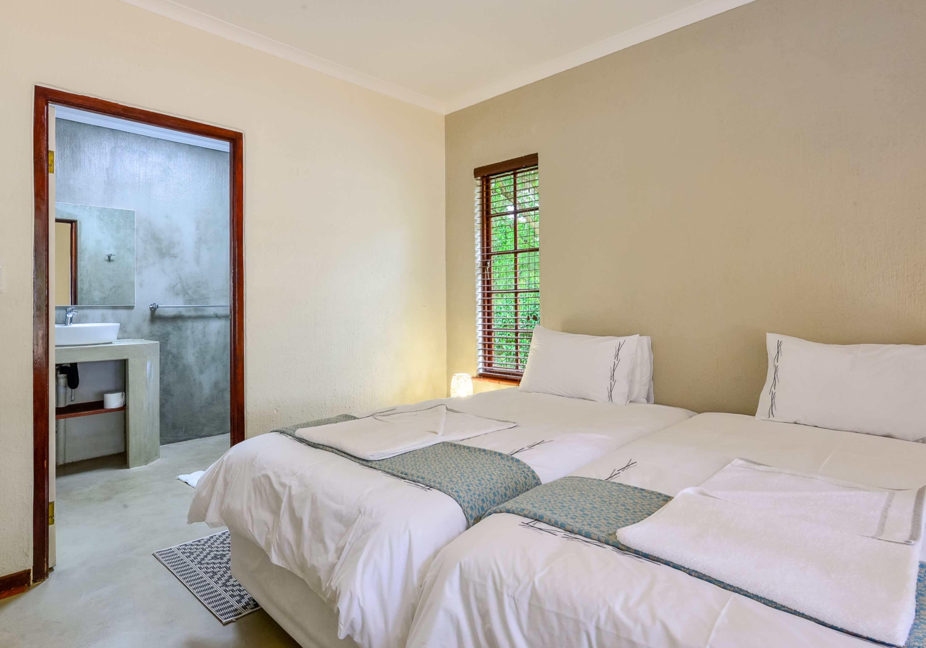 White River Golf Tour: 3 Nights Self-Catering Stay for 8 people + 1 Round at White River + 1 round at Skukuza + Shared Cart!
