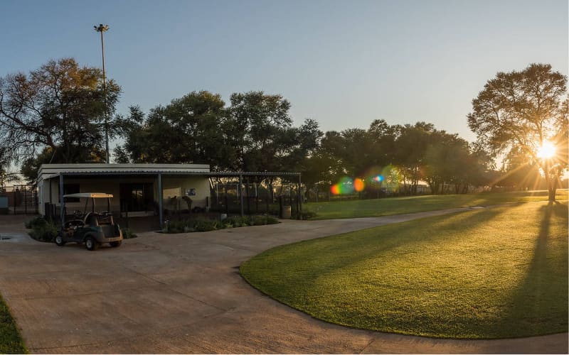 SOWETO COUNTRY CLUB: 4 Ball Special on a Superb Gary Player Course for only R699.99! 