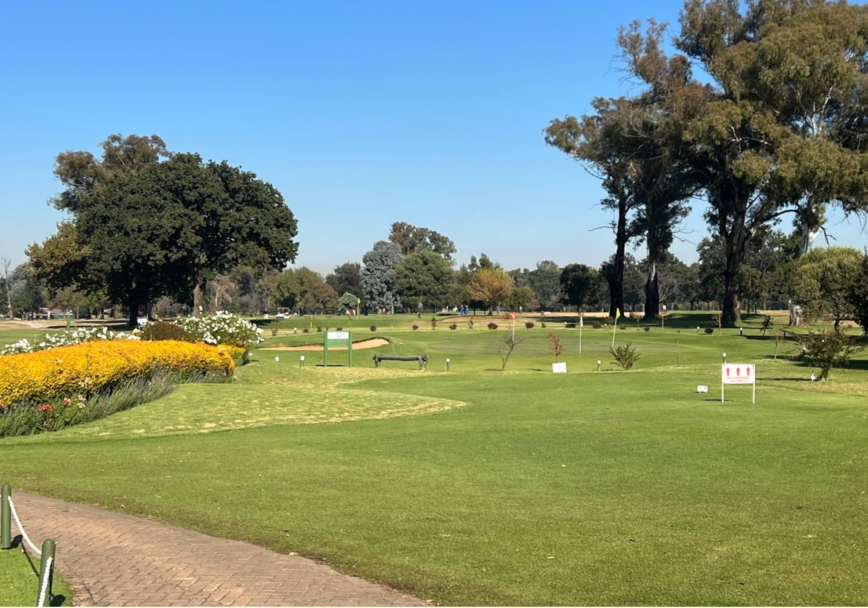 POLLAK PARK GOLF CLUB: 4 Ball Deal for just R 649