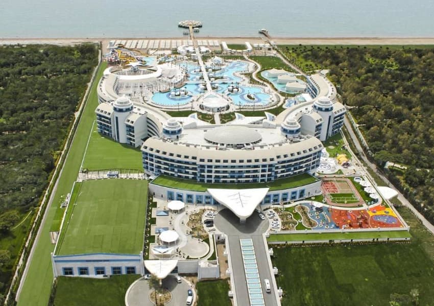 Turkey Golf Tour: 7 Night ALL-INCLUSIVE Stay at Sueno Deluxe Hotel + 4 Rounds each + Transfers