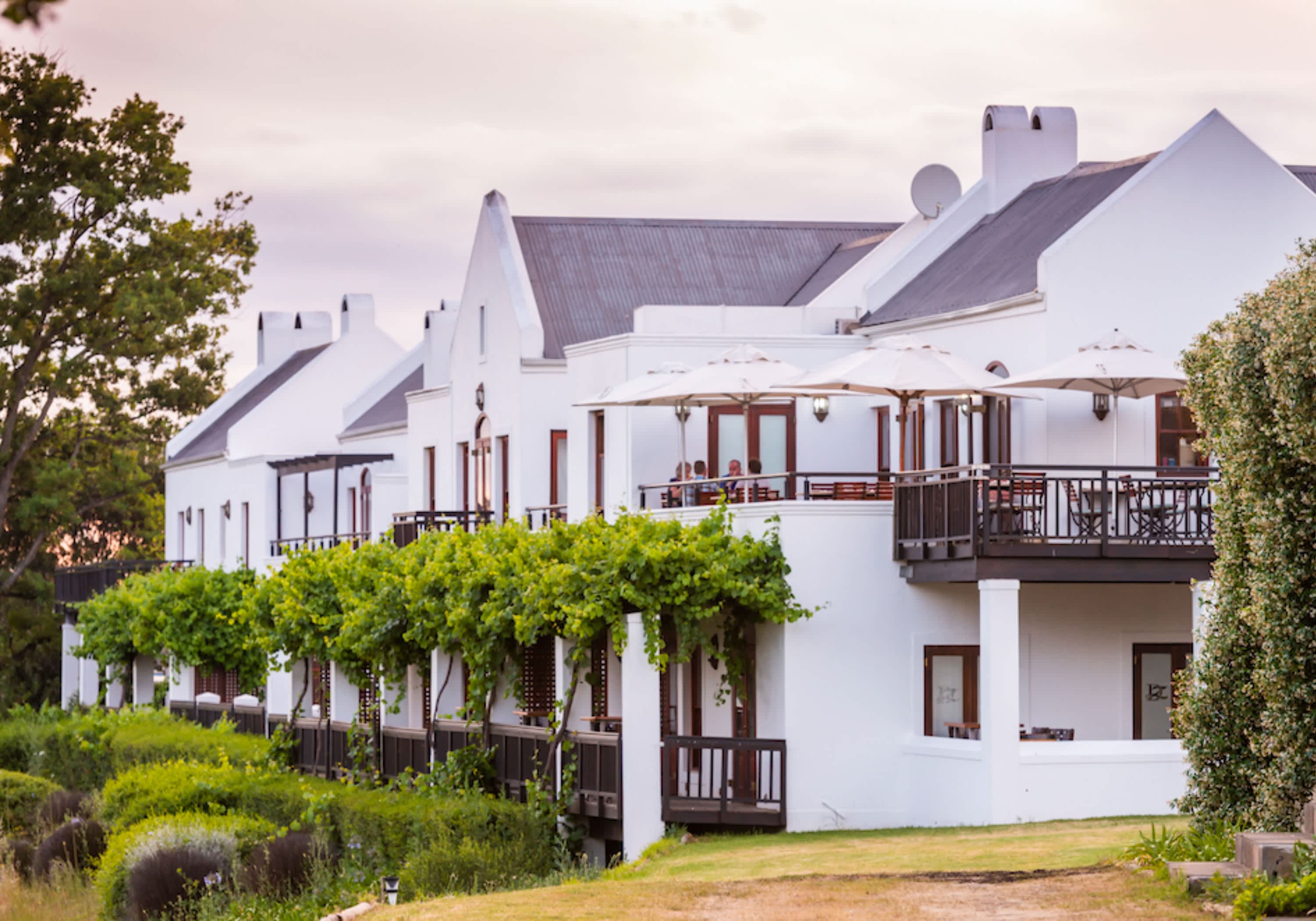 SEPTEMBER SPECIAL at De Zalze Lodge, Cape Winelands: 1 Night Stay for 2 + 1 Round of Golf each for ONLY R895 Per Person Sharing!