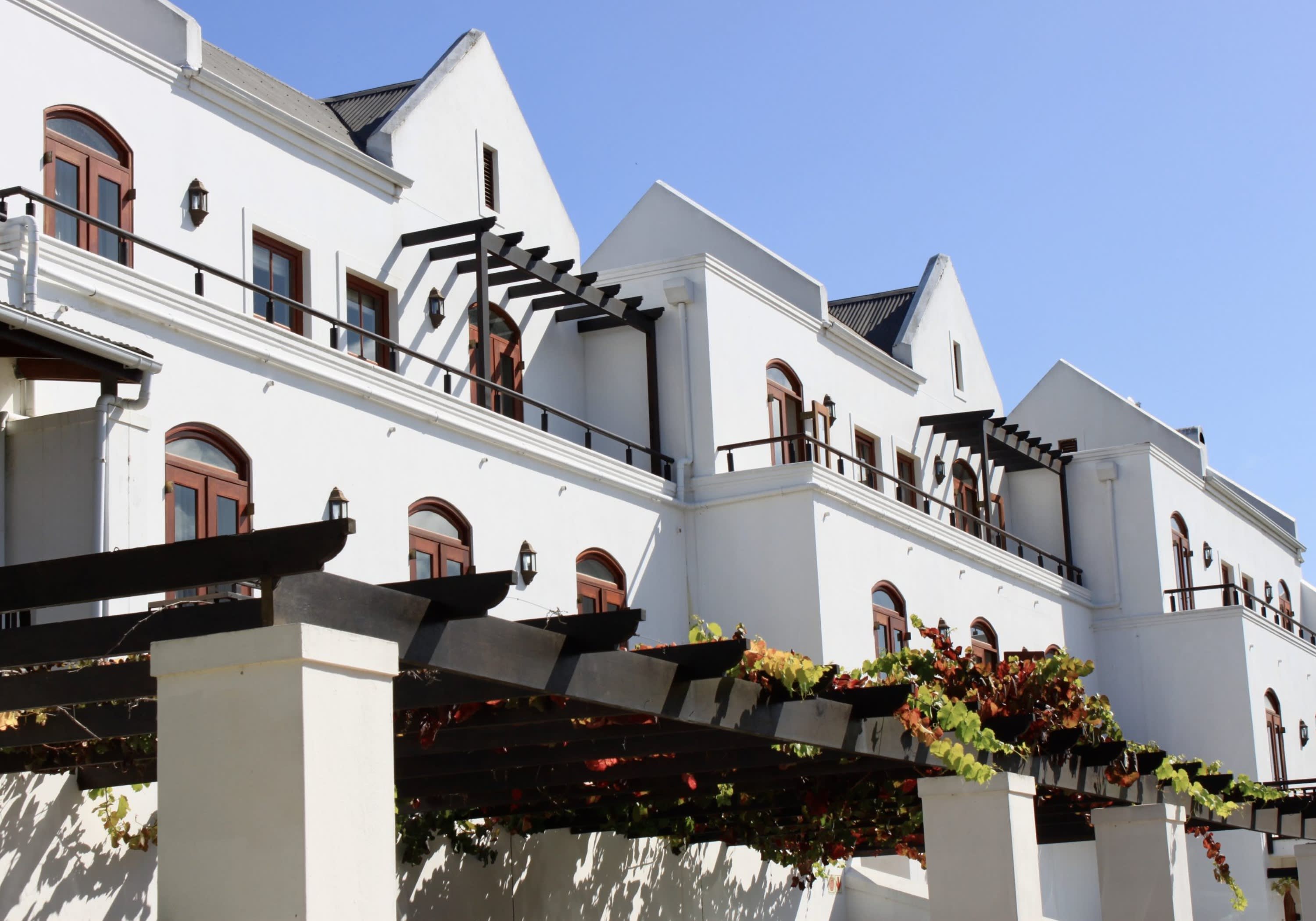 SEPTEMBER SPECIAL at De Zalze Lodge, Cape Winelands: 1 Night Stay for 2 + 1 Round of Golf each for ONLY R895 Per Person Sharing!