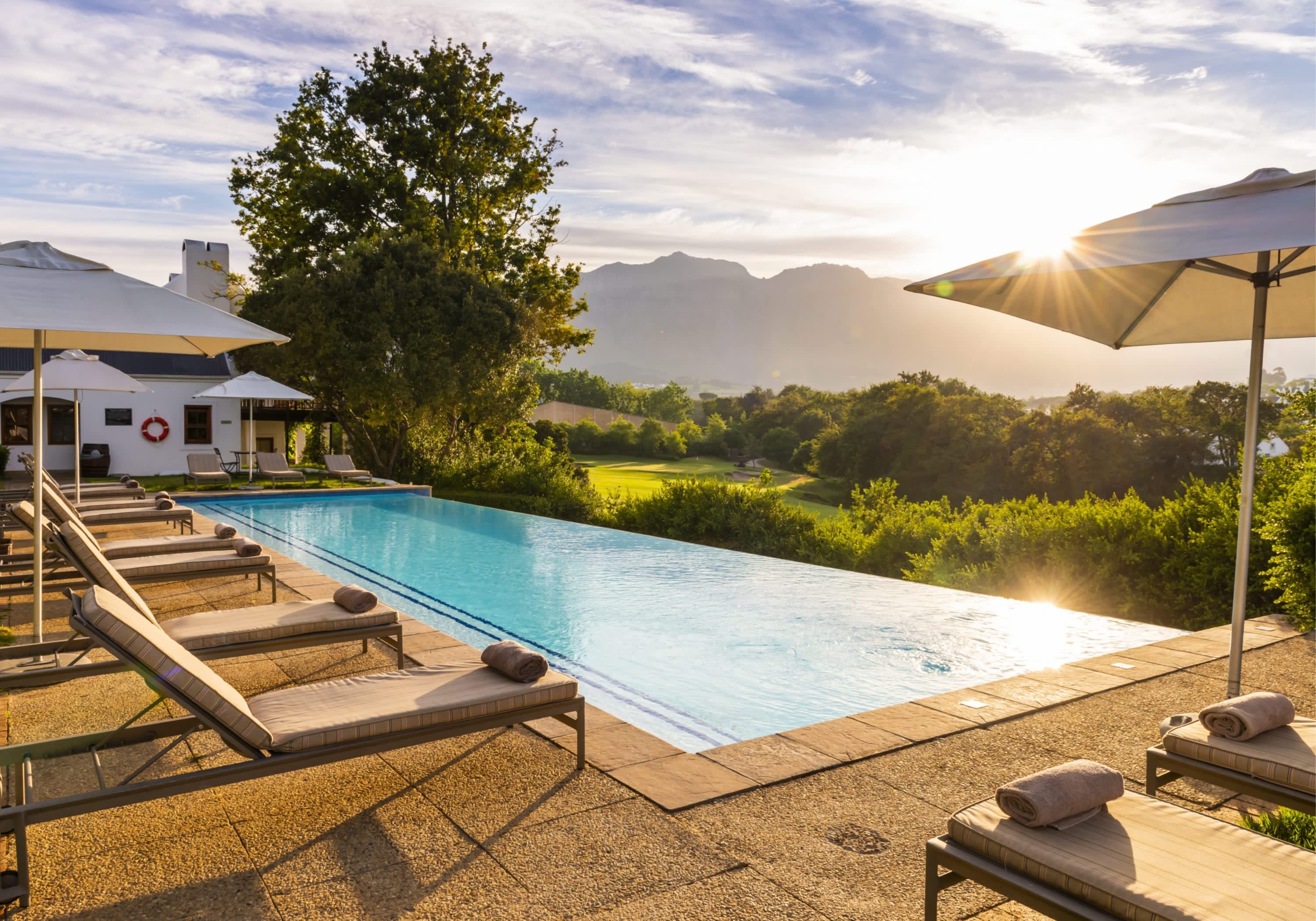 SEPTEMBER SPECIAL at De Zalze Lodge, Cape Winelands: 1 Night Stay for 2 + 1 Round of Golf each for ONLY R895 Per Person Sharing!