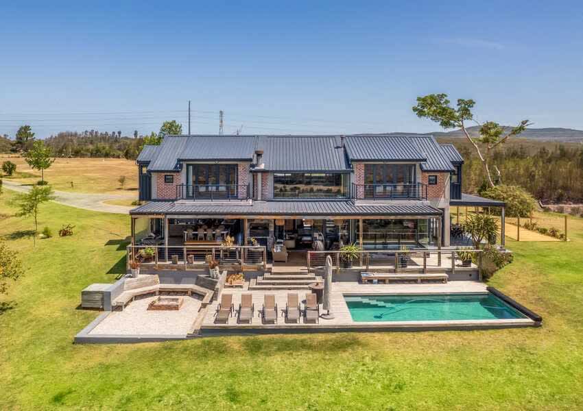 CLOUD 9 LUXURY ESTATE, Near Knysna: 1 Night stay for up to 12 people For ONLY R9 499 per Night!