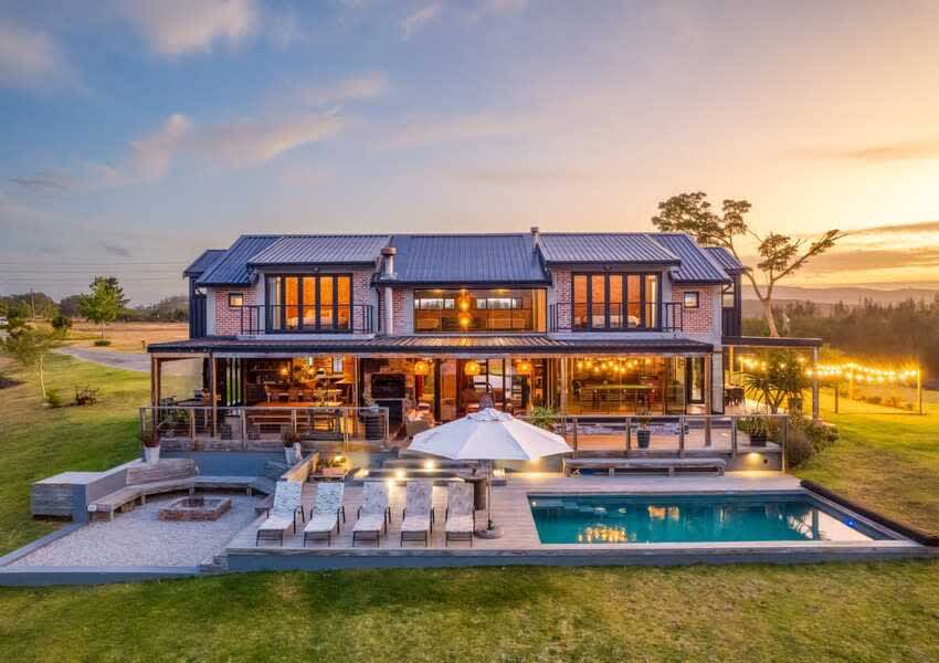 CLOUD 9 LUXURY ESTATE, Near Knysna: 1 Night stay for up to 12 people For ONLY R9 499 per Night!