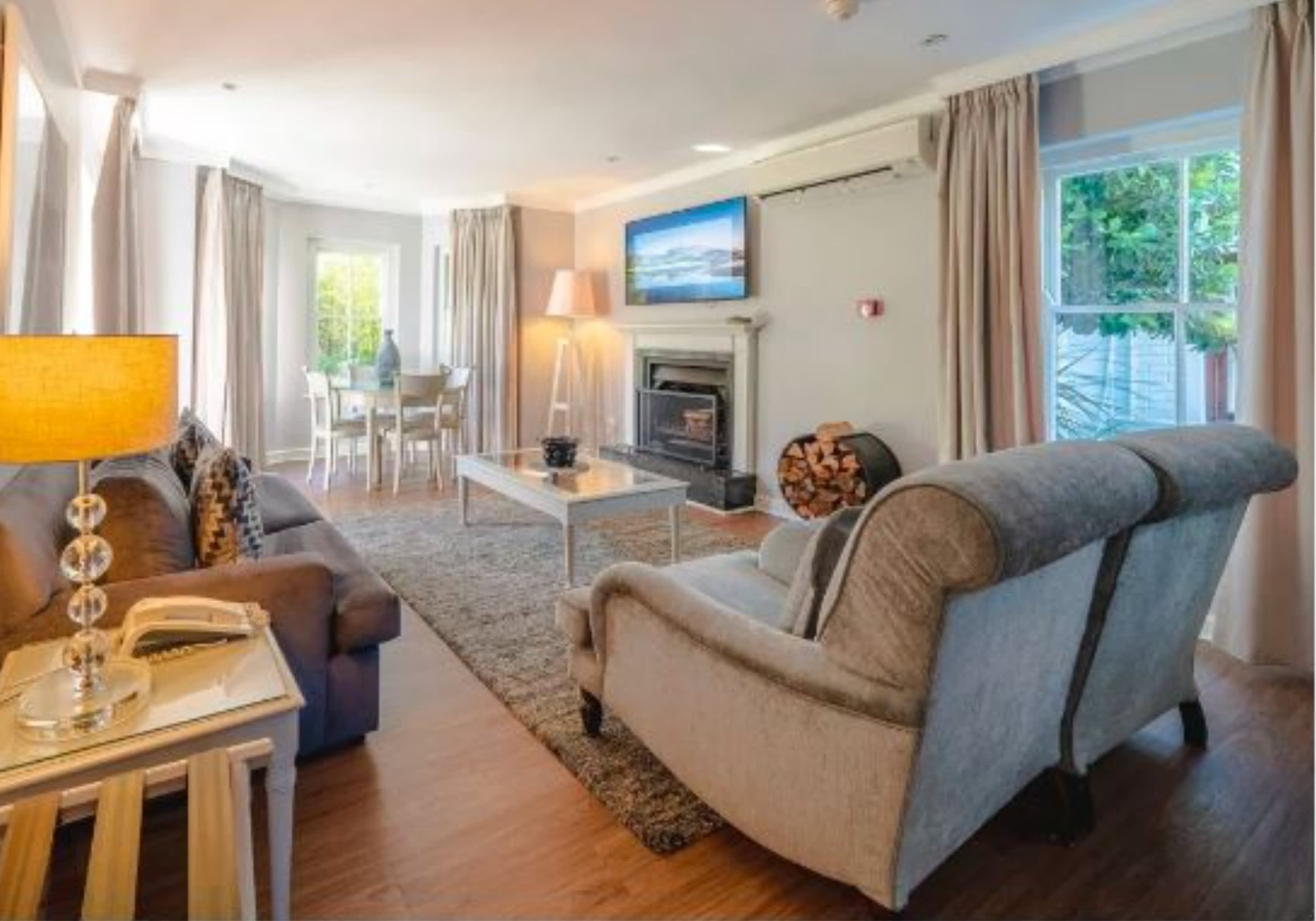 FANCOURT HOTEL FAMILY SPECIAL: 2 Nights Stay in a 1 Bedroom (2 adults + 2 kids) or 2 Bedroom Luxury Suite (4 adults + 2 kids) + Breakfast from R4 259 per night!