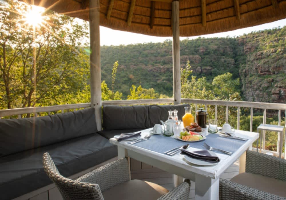 CLIFFTOP Exclusive Safari Hideaway, Welgevonden Private Game Reserve- 1 Night Luxury MIDWEEK Stay for 2 + 3 Meals + Selected Drinks + 2 Daily Safaris!