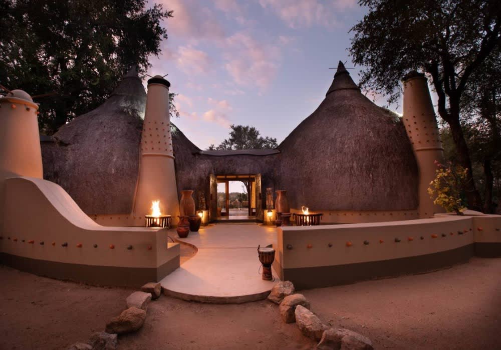 2024 SPECIAL OFFER: Hoyo Hoyo Safari Lodge, Kruger National Park: 1 Night Luxury Stay For 2 + 3 Meals + Drinks + 2 Safaris Daily!