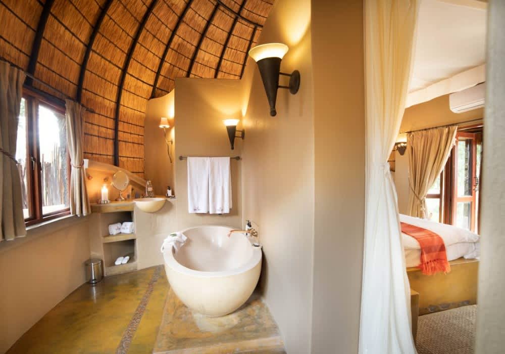 2024 SPECIAL OFFER: Hoyo Hoyo Safari Lodge, Kruger National Park: 1 Night Luxury Stay For 2 + 3 Meals + Drinks + 2 Safaris Daily!