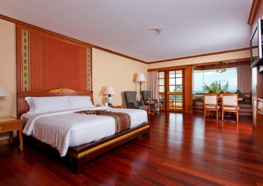 4* DIAMOND CLIFF, Northern end of Patong Beach, Thailand - 7 Nights Stay + Flights & Breakfast Daily from R24 595 pps! 