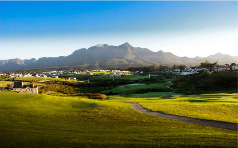 KINGSWOOD Golf Estate- 2-BALL + CART Special for only R1 349!