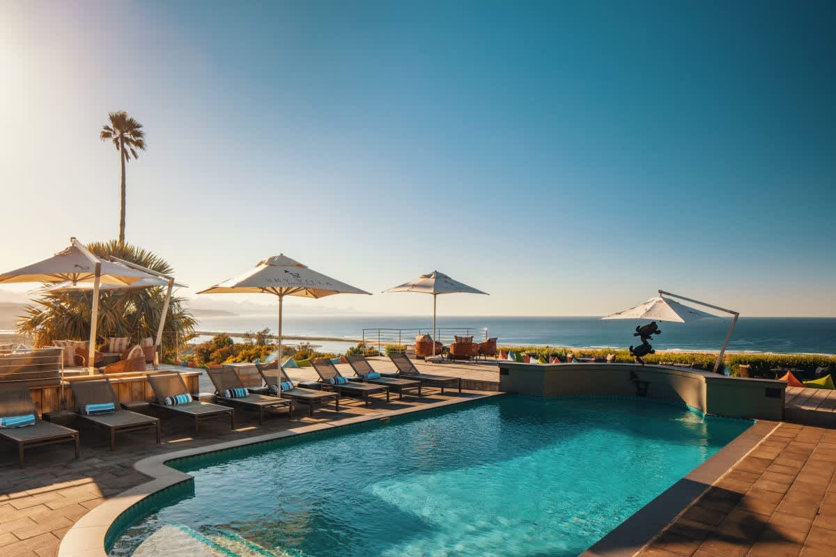 The Sky Villa Boutique Hotel OR The Bungalow Plett SPECIAL: 2 Nights Stay for 2 + Breakfast & Dinner Voucher + Golf at Goose Valley Golf Club + Cart!