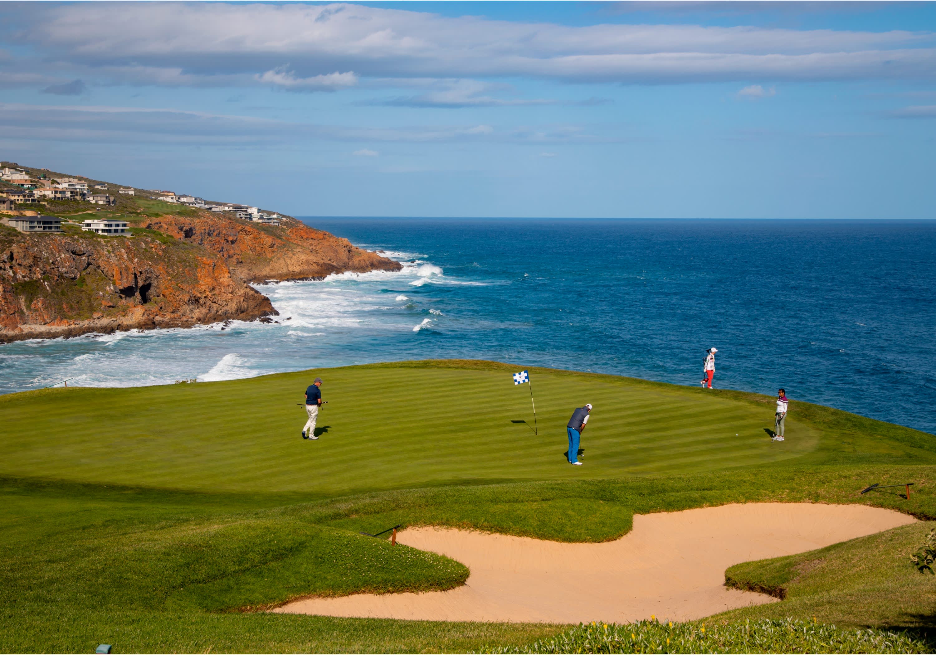 GOLF TOUR - 4 Ball + Carts at PINNACLE POINT GOLF COURSE + 2 Night Stay for 4 at HARTENBOS RIVER LODGE in Mossel Bay!