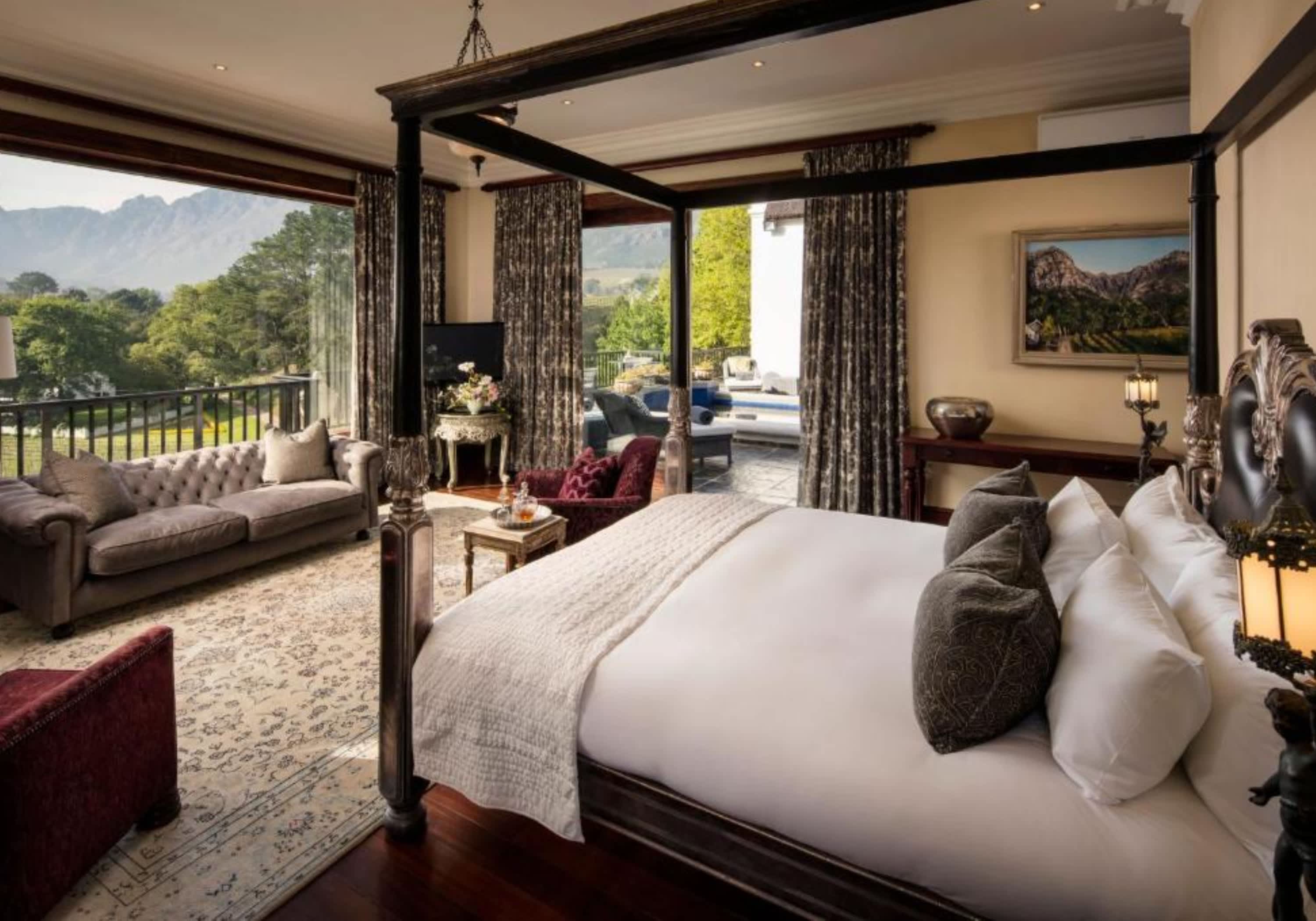 5* MolenVliet Vineyards, Banghoekrivier, in the heart of the Stellenbosch Wine country: 1 Night Luxury Stay for 2 + Breakfast!