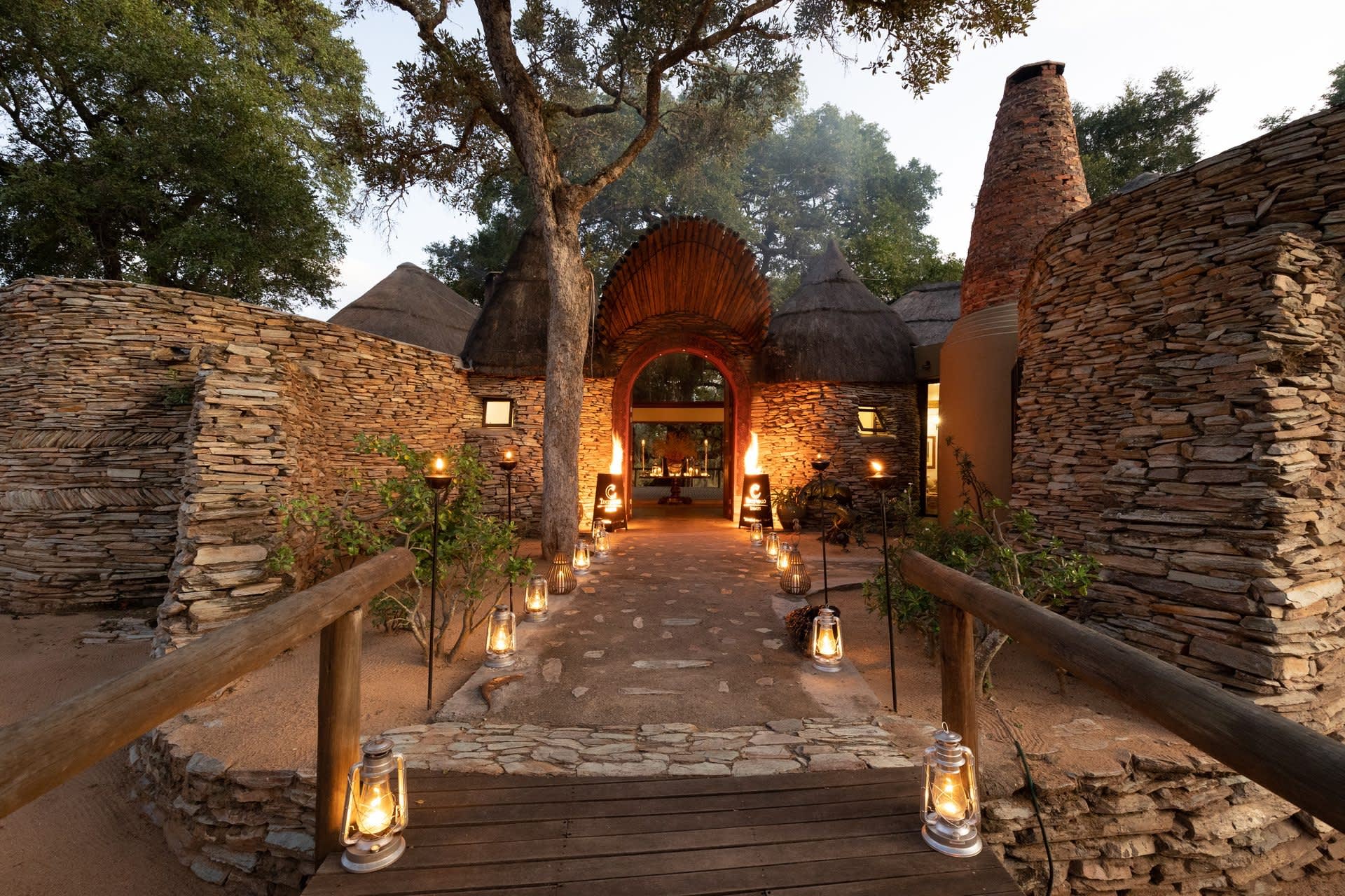 5* TINTSWALO SAFARI LODGE -Manyeleti Nature Reserve, Greater Kruger- 1 Night LUXURY Stay for 2 in a Suite + All Meals + Safari Activities + House Drinks!