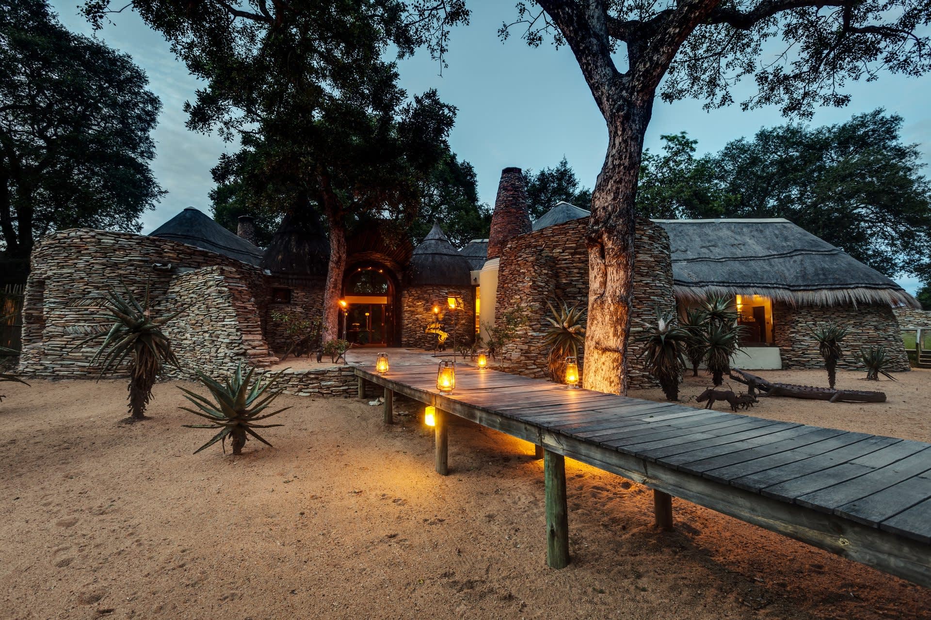 5* TINTSWALO SAFARI LODGE -Manyeleti Nature Reserve, Greater Kruger- 1 Night LUXURY Stay for 2 in a Suite + All Meals + Safari Activities + House Drinks!