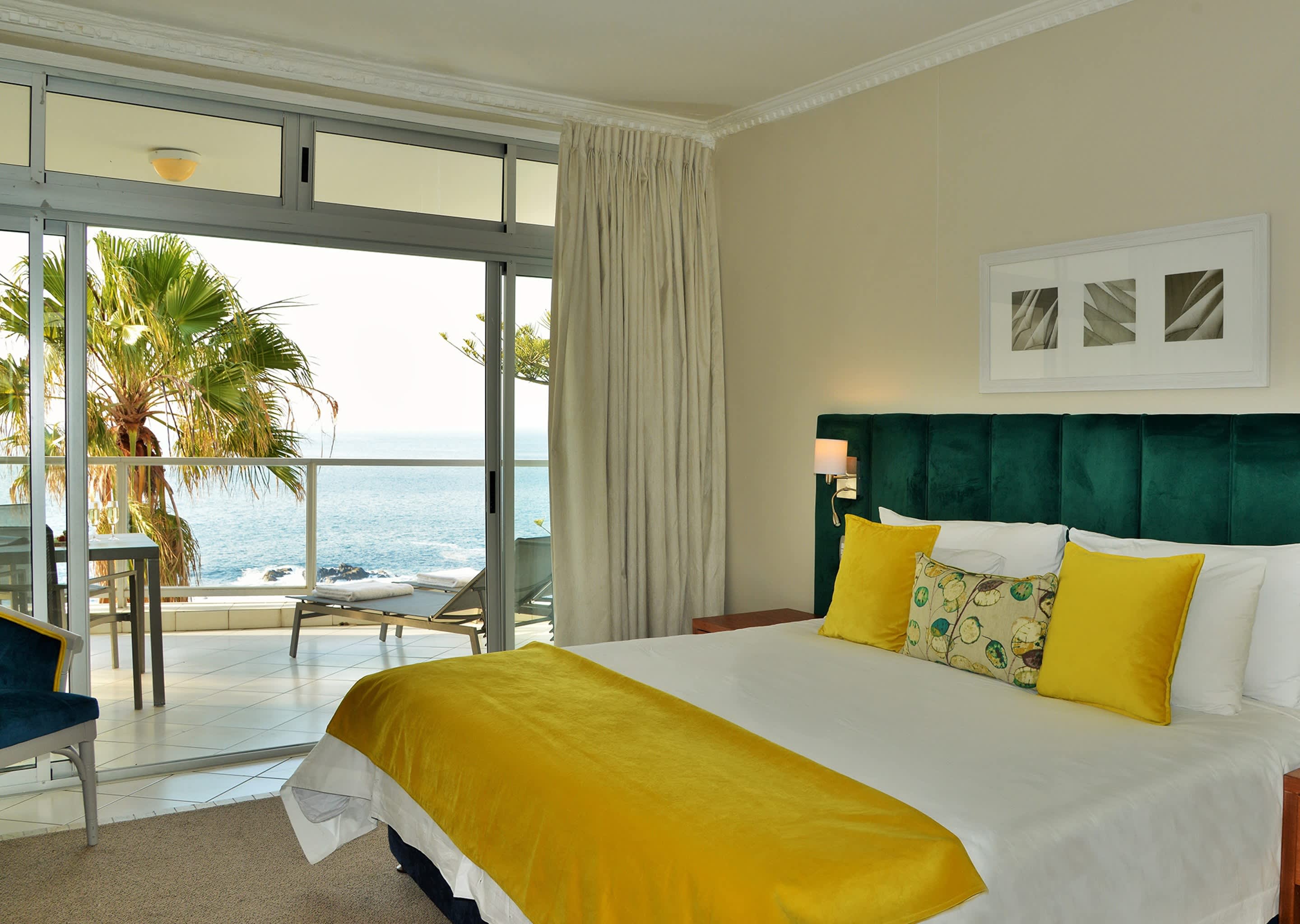 THE PENINSULA ALL - SUITE HOTEL, Sea Point - 1 Night Stay for 2 + Breakfast from R2 699 per night!