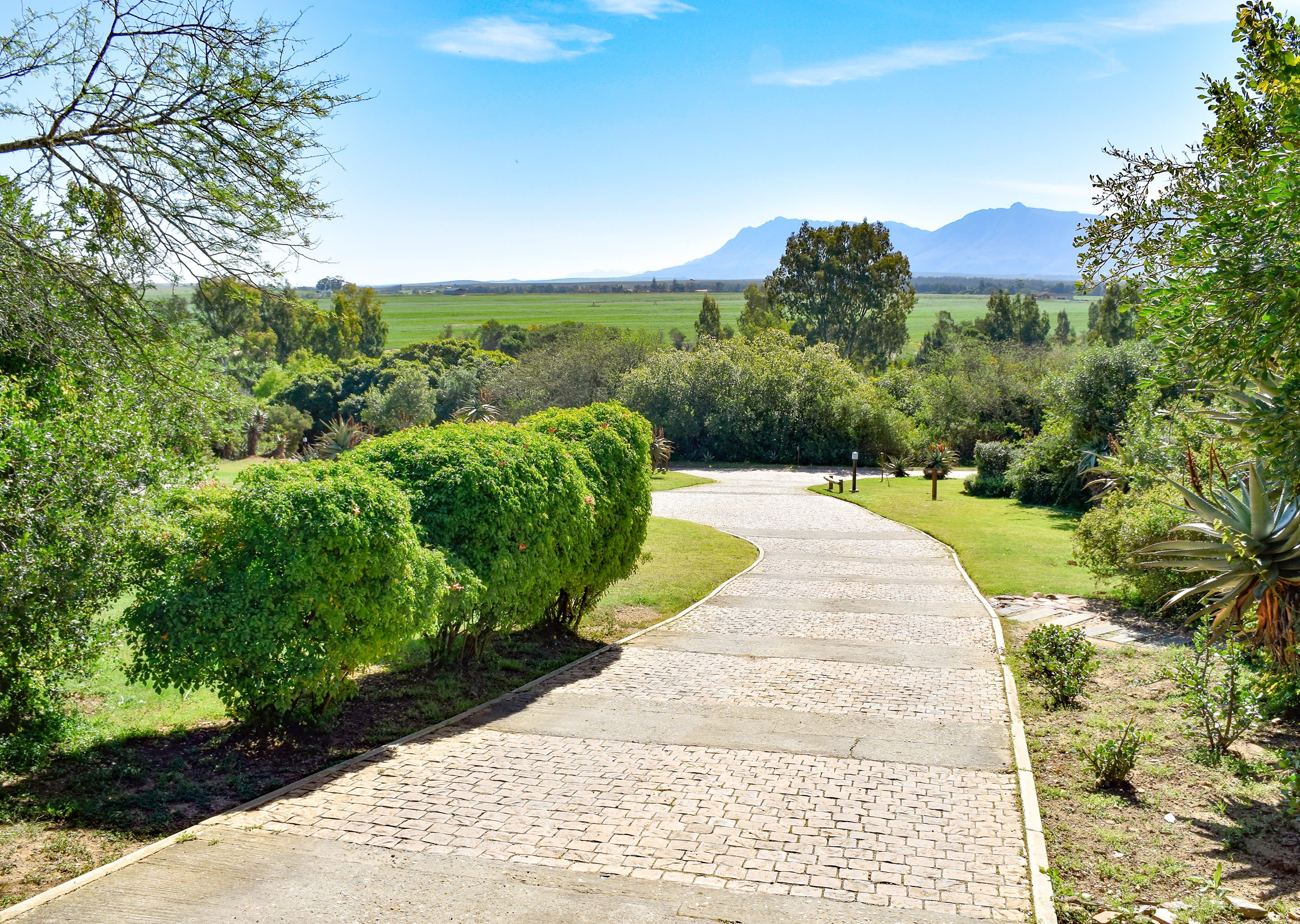 STONEHILL RIVER LODGE, Swellendam - Self Catering Stays in a 2/4 Bedroom Villa!